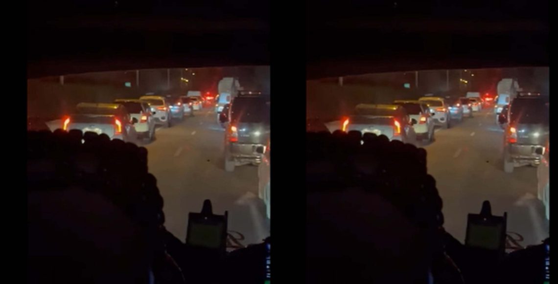 “პირველად მიხარია საცობში ამდენი ხანი დგომა – ყოჩაღ ჩემო გულანთებულო ქართველებო” – რა ხდება ავტობანზე ამ წუთებში?