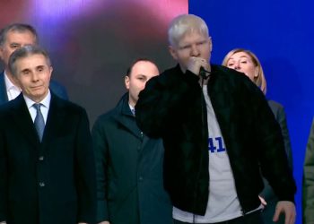 🎥”მამაჩემს ყველა ბრძოლაში ბოლომდე მივყვები”–  ბერა ივანიშვილმა თავისუფლების მოედანზე შეკრებილებს მიმართა