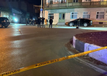 “ჯერ სცემეს ერთმანეთი, შემდეგ გასროლის ხმა გაისმა, ელოდებოდა, რომ შურს იძიებდა” – რას ჰყვებიან თვითმხილველები თბილისში მომხდარ მკვლელობაზე