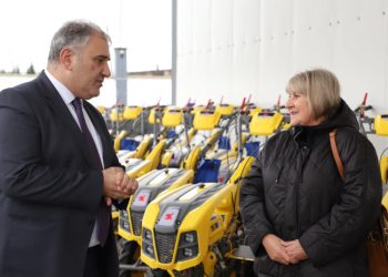 ემიგრაციიდან დაბრუნებულ მოქალაქეებს, სახელმწიფო პროგრამის ფარგლებში, ხელის ტრაქტორები გადაეცათ