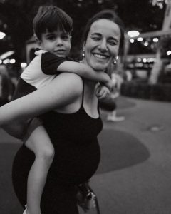 ანასტასია ბენდუქიძე მეორე შვილის დედა გახდება - ტელეწამყვანი უსაყვარლეს ფოტოებს ავრცელებს