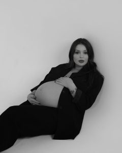 "ჩემი ბოლო ფოტოსესია ამ სასწაულ მდგომარეობაში... ორსულობის 37-ე კვირა"- ნათია წიქარიძე ფოტოსესიის კადრებს გვიზიარებს