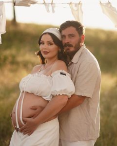 "ჩემი ბოლო ფოტოსესია ამ სასწაულ მდგომარეობაში... ორსულობის 37-ე კვირა"- ნათია წიქარიძე ფოტოსესიის კადრებს გვიზიარებს