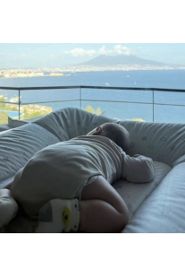 ნიცა თავაძე ნეაპოლიდან პატარა დამიანეს ფოტოს აქვეყნებს