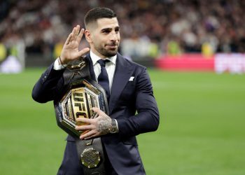 ვინ არიან ილია თოფურიას ულამაზესი დები, რომელთა შესახებაც საზოგადოებისთვის ბევრი რამ არ არის ცნობილი