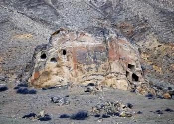 რა საიდუმლოს მალავს კასპის აკლდამები, რომლის ანალოგი არსებობს ლიბანში, პალესტინაში… -“შესაძლოა, ის წარმოადგენდეს მმართველი არისტოკრატიის საგვარეულო ნეკროპოლს”