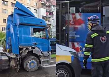 ავარია ბათუმში – ერთმანეთს საქალაქო ავტობუსი და სატვირთო შეეჯახა
