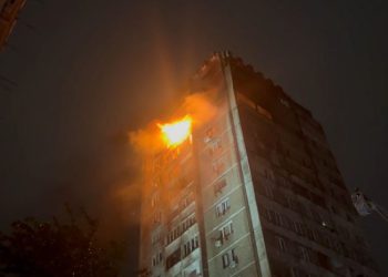 ხუდადოვზე ხანძრის ჩაქრობას ამ დრომდე ვერ ახერხებენ – ცეცხლი, სავარაუდოდ, მეორე ბინასაც მოედო