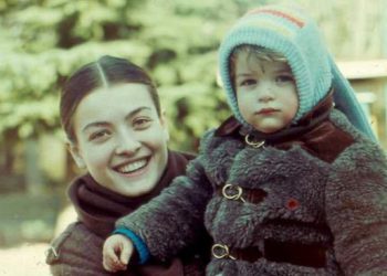 “გენეტიკის ძალა”- ლიკა ქავჟარაძის შვილიშვილი, რომელიც საოცრად ჰგავს ულამაზეს ბებიას