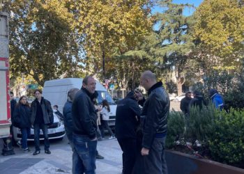 აქციის მონაწილეებს პოლიცია სცენის მონტაჟის უფლებას არ აძლევს – რა ვითარებაა პარლამენტთან?