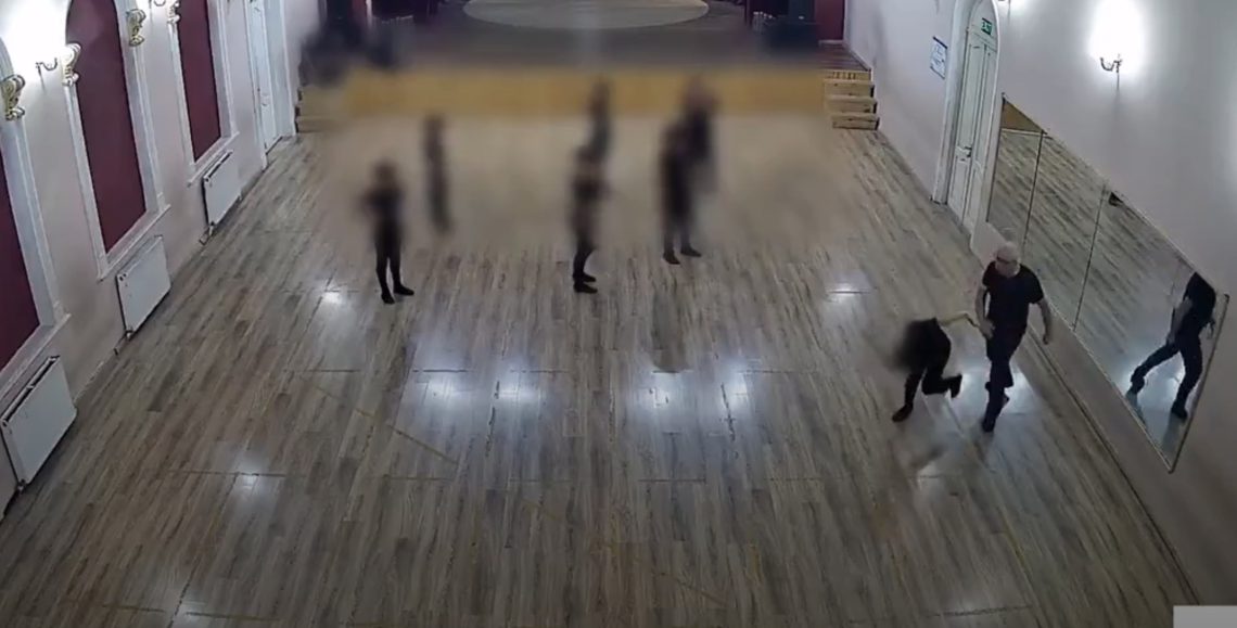 “ამ ხალხმა მე გამწირა” – რა კომენტარს აკეთებს ბავშვის ცემაში ბრალდებული ცეკვის მასწავლებელი