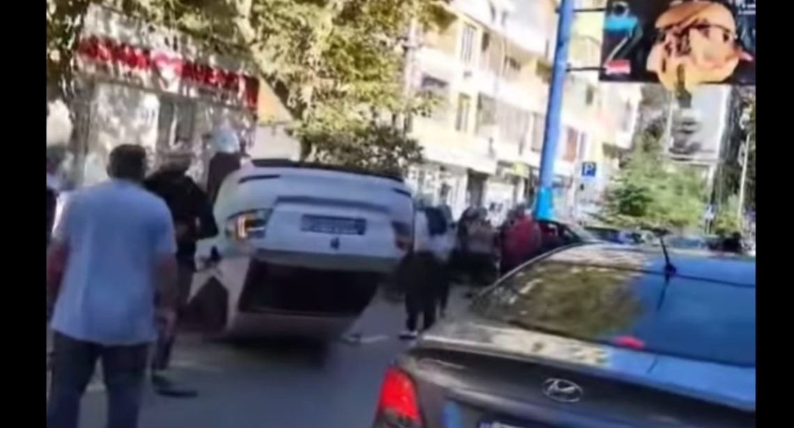 ყაბეგის გამზირი , ერთი ავტომობილი ამოყირავდა – კადრები სოციალურ ქსელში ვრცელდება