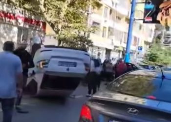 ყაბეგის გამზირი , ერთი ავტომობილი ამოყირავდა – კადრები სოციალურ ქსელში ვრცელდება