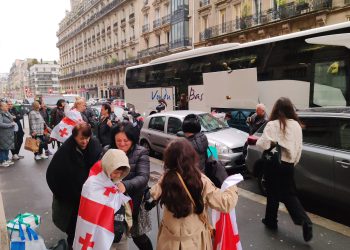 “ტულუზადან სავსე ავტობუსიც ჩამოვიდა”- რა ვითარებაა პარიზში, საარჩევნო უბანზე?