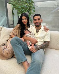 ილია თოფურია და მისი მეუღლე პატარა ქალიშვილის ფოტოებს აქვეყნებენ - რას წერს ჯორჯინა?