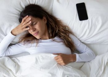 თუ გაღვიძებისას თავი გტკივათ – ეს უნდა იცოდეთ