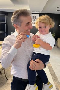 ბიძინა ივანიშვილი შვილიშვილებთან ერთად - რა ფოტოებს აქვეყნებს ბერა ივანიშვილი?