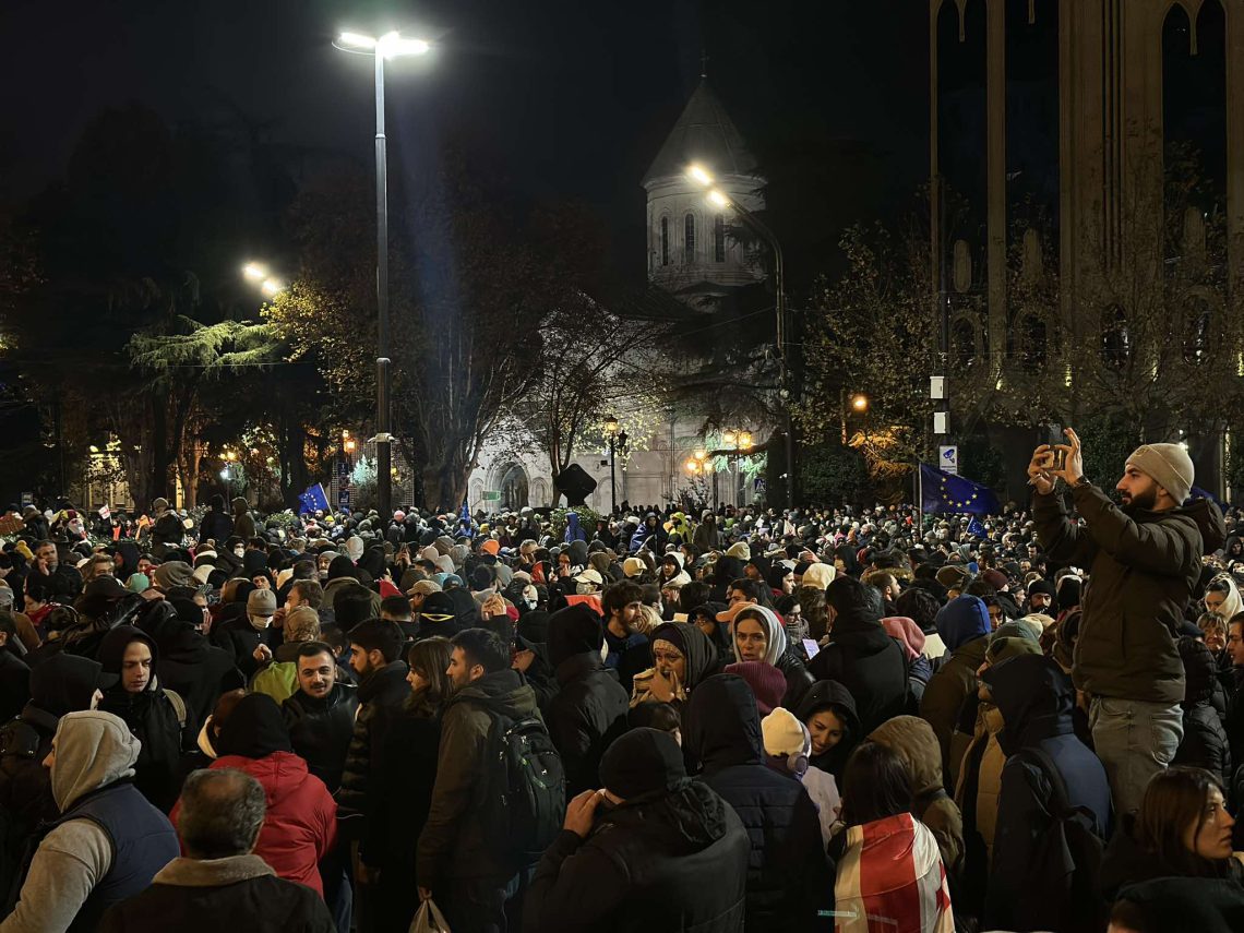 აქციის მონაწილეების წინააღმდეგ ცრემლსადენი გაზი გამოიყენეს – ადგილზე ვითარება დაძაბულია