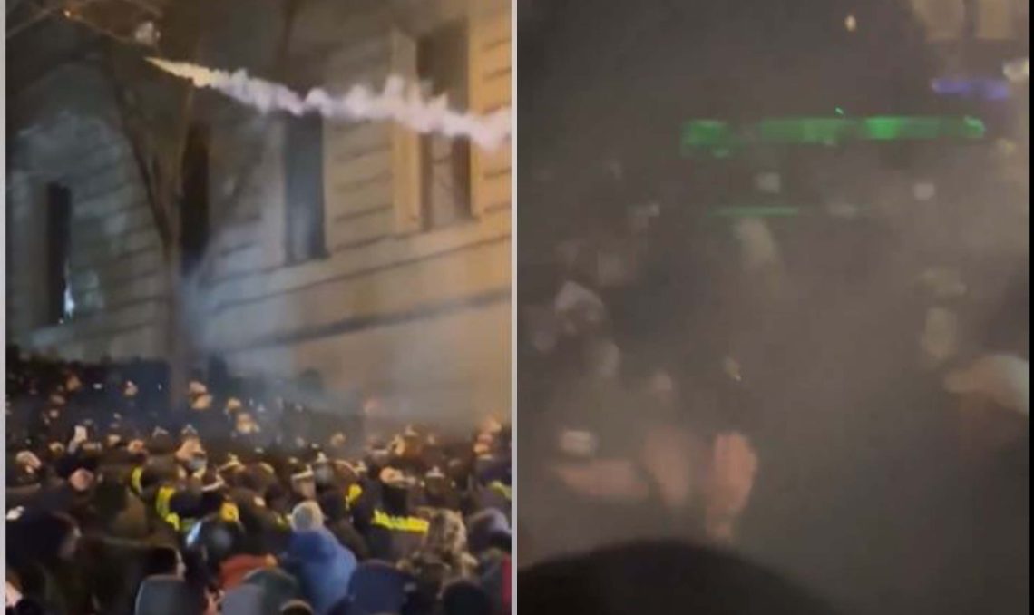 “ხალხისკენ გადმოდით ბიჭო, ამ ქვეყანაში ხომ უნდა იცხოვროთ”- აქციის მონაწილე სპეცრაზმელებს მიმართავს