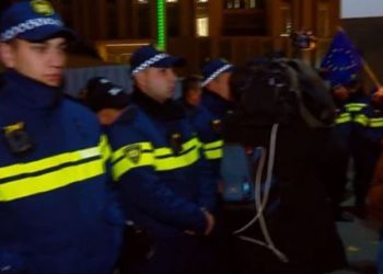 მოქალაქეები “ოცნების” ოფისთან იკრიბებიან – რა ხდება ამ წუთებში ადგილზე?