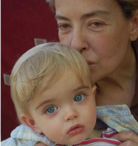 ვინ არის ლიკა ქავჟარაძის შვილიშვილი, რომელიც საოცრად ჰგავს ბებიას