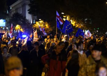 ოპოზიციონერი ლიდერები და აქციის მონაწილეები მსვლელობით ბარათაშვილის ხიდისკენ დაიძრნენ, სადაც „გამაფრთხილებელი პიკეტირება“ მოეწყობა