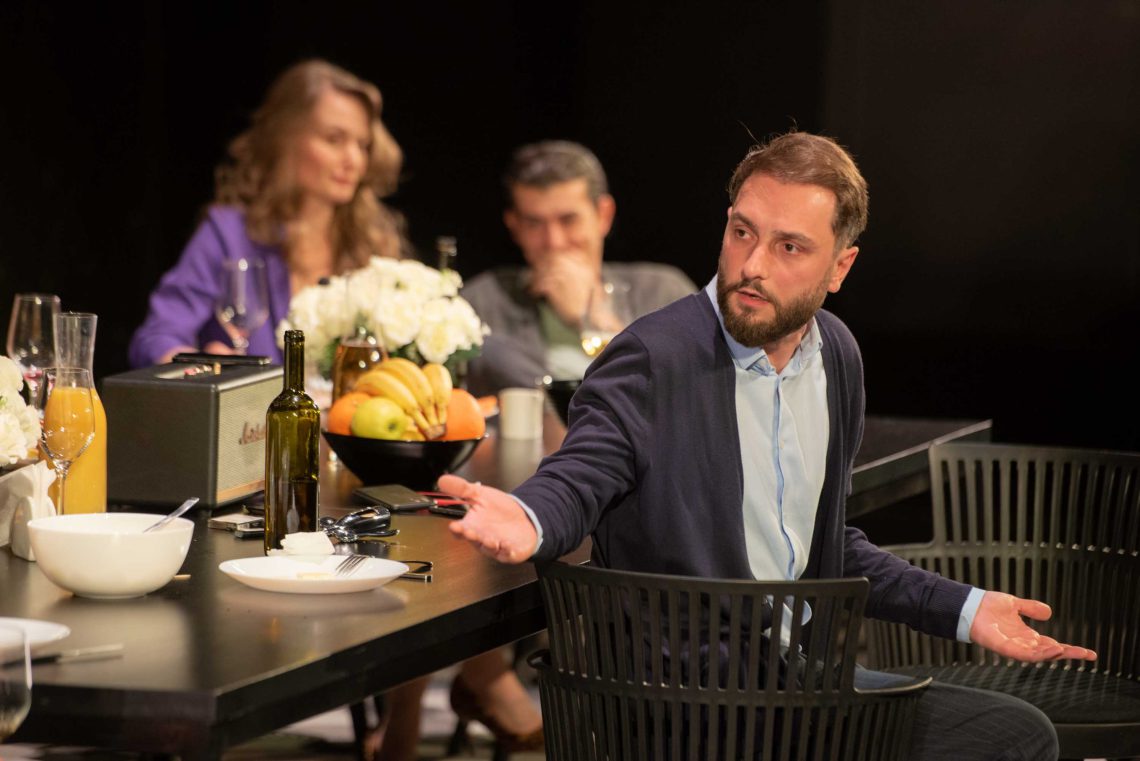 რა ინფორმაცია ვრცელდება აქციაზე დაკავებულ მსახიობ გიორგი ბახუტაშვილზე?