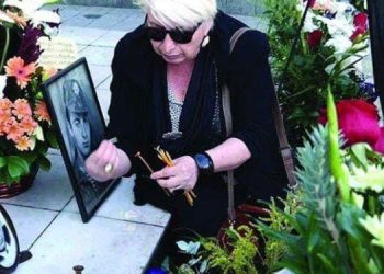 “ქვედა საცვლის გარეშე დარჩენილს, თავგადაპარსულს და ჭრილობებით, ჩაქცევებით სავსეს, მაინც მაწუხებდა აუტანელი სუნი – ჩვენივე განავლის, შარდის, ჩვენივე სისხლის მყრალი სუნი”- აფხაზეთიდან დევნილი ქალის შემზარავი ისტორია