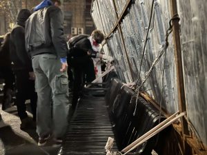 🎥 მომიტინგეებმა ბარიკადები აღმართეს - კადრები ადგილიდან