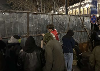 🎥 მომიტინგეებმა ბარიკადები  აღმართეს – კადრები ადგილიდან