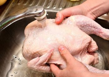 არასოდეს გარეცხოთ მაღაზიაში ნაყიდი ქათამი! ეს ძალიან სახიფათოა – რატომ?