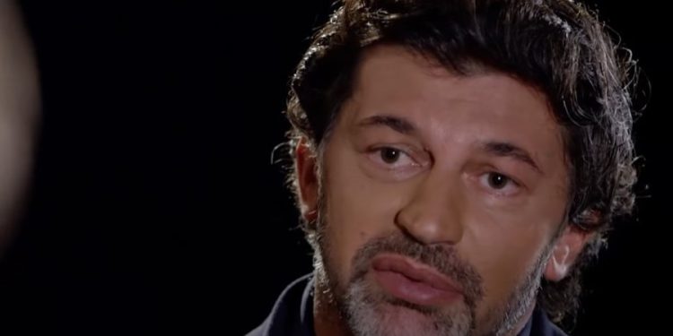 “იქ იყავი მოსული, ვერ მოგიახლოვდი, მომერიდა” – რა ისტორიას ავრცელებს მოქალქე კალაძის შესახებ