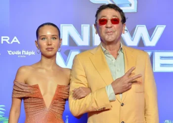 62 წლის გრიგორი ლეპსის 18 წლის საცოლე ჰყავს – რა კომენტარს აკეთებს მომღერალი?