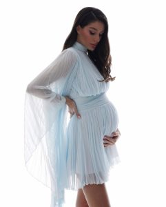 „ნამდვილი ანგელოზია“- ლიზა ჩაჩუა საორსულო ფოტოსესიიდან კადრებს ავრცელებს