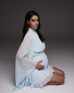 „ნამდვილი ანგელოზია“- ლიზა ჩაჩუა საორსულო ფოტოსესიიდან კადრებს ავრცელებს