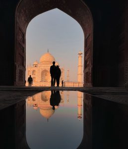 რომანტიკული კადრები ტაჯ-მაჰალიდან - ზაზა ფაჩულიასა და თიკა ალავიძის ოჯახური იდილია