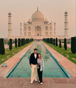 რომანტიკული კადრები ტაჯ-მაჰალიდან - ზაზა ფაჩულიასა და თიკა ალავიძის ოჯახური იდილია