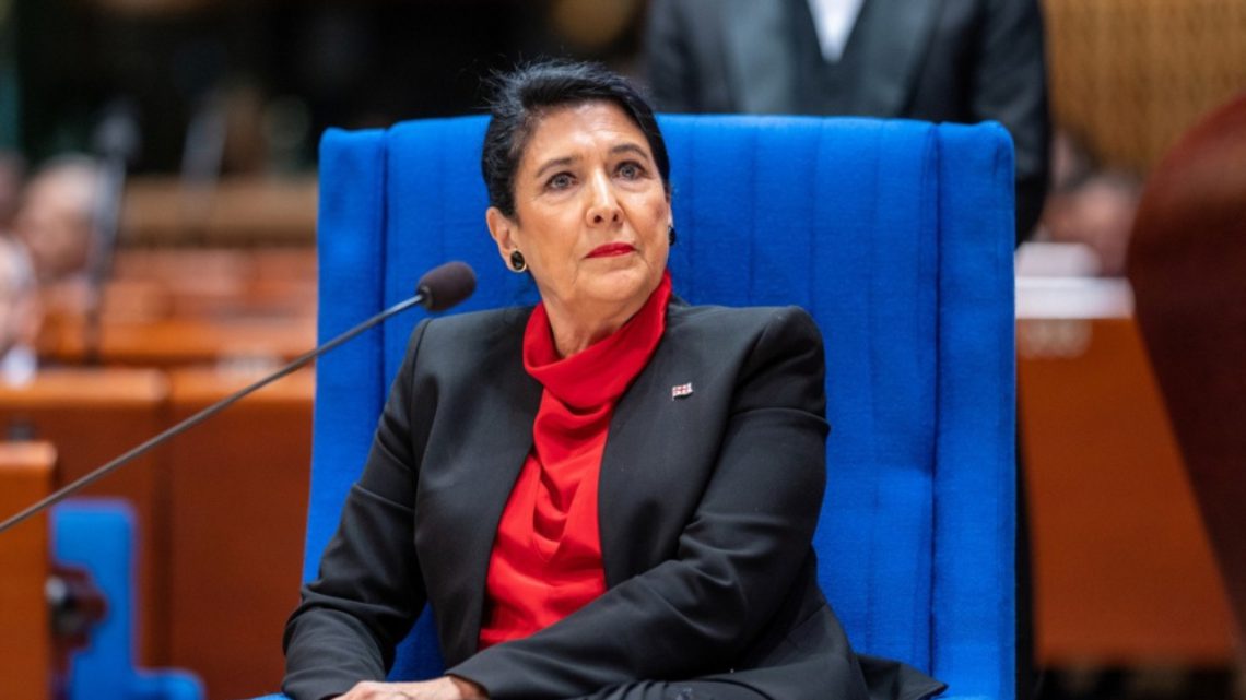 „თქვენთან გაფრთხილებით და მოქმედებისკენ მოწოდებით ვარ...“ რას ამბობს სალომე ზურაბიშვილი?