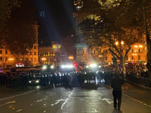 რუსთაველის გამზირზე სპეცრაზმი გამოჩნდა - რა ხდება ადგილზე?