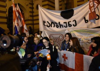 “ჩვენ არ ვაპირებთ დავთმოთ ქვეყნის თავისუფლება…” – რა წერია მანიფესტში, რომელიც სტუდენტებმა აქციაზე წაიკითხეს?