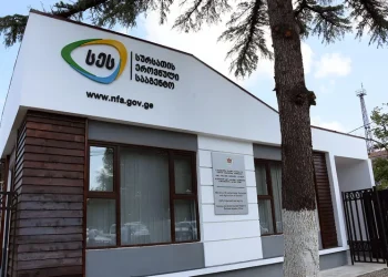 “იძებნებიან პირები, რომლებიც აფრიკის დასახლებაში, ჭიჭინაძის ქუჩა 6-ის მიმდებარე ტერიტორიაზე ცოფით დაავადებულ ძაღლთან კონტაქტში იყვნენ” – სურსათის ეროვნული სააგენტო ინფორმაციას ავრცელებს