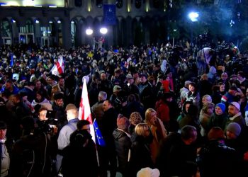 რუსთაველის გამზირზე აქციის მონაწილეებმა გზა გადაკეტეს – რა ხდება ადგილზე?