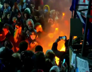 რუსთაველის გამზირზე "ხარებას" ფიტული დაწვეს