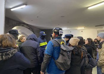 🎥პოლიცია მოქალაქეებს მო­ქა­ლა­ქე­ებს დღესაც ჩხრეკს – რა ხდება ამ წუთებში ადგილზე?