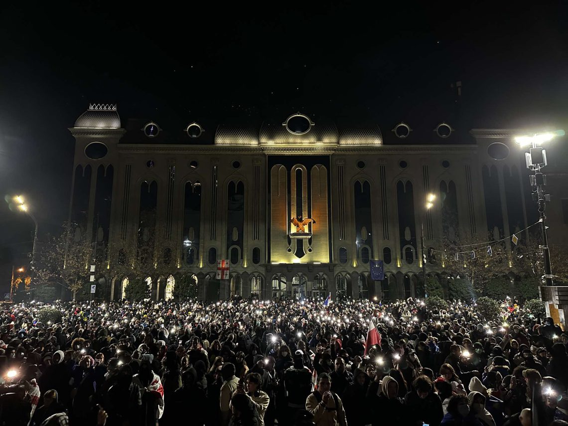 რუსთაველის გამზირი გადაკეტილია – იხილეთ “მეტრონომის” ფოტოკოლაჟი