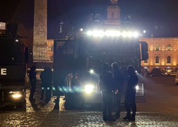 თავისუფლების მოედანზე სპეცრაზმის მობილიზებაა – ადგილზე განლაგებულია წყლის ჭავლის მანქანებიც – იხილეთ კადრები