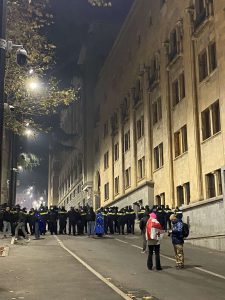 რუსთაველის გამზირი გადაკეტილია - რა ვითარებაა ადგილზე?