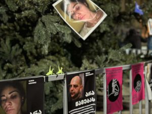 უწყვეტი პროტესტი რუსთაველის გამზირზე - "მეტრონომის" ფოტოკოლაჟი