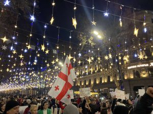 რაჭველების, იმერლების, მეგრელების და სვანების დიდი მარში თბილისში - ფოტოები სხვადასხვა ლოკაციიდან, სადაც აქცია-მსვლელობები იმართება