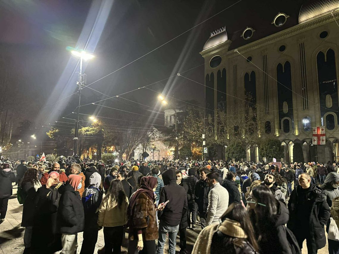 პროტესტის მე-13 დღე – რა ვითარებაა ადგილზე – “მეტრონომის” ფოტოკოლაჟი